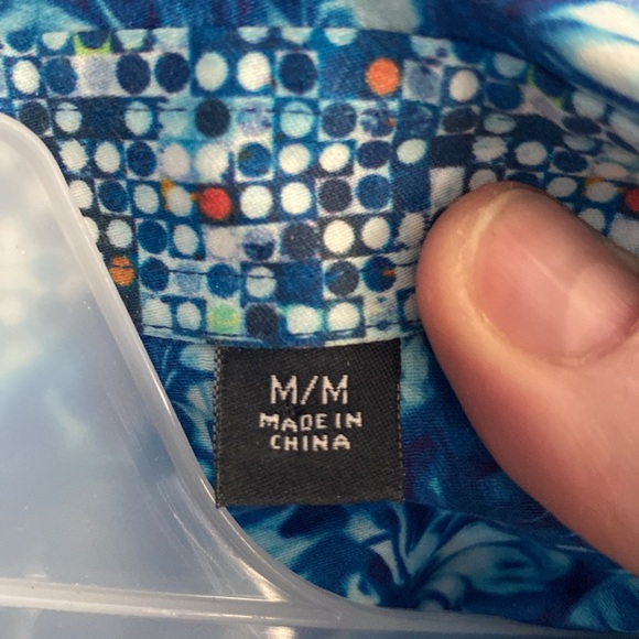 Robert Graham Cotton Long Sleeved Button Down Shirt. Blue Floral Pattern. Size M - Picture 15 of 16